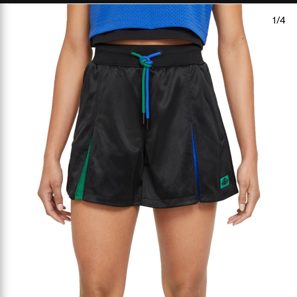 AIR JORDAN X ALEALI MAY
WOMENS PLEATED SHORTS